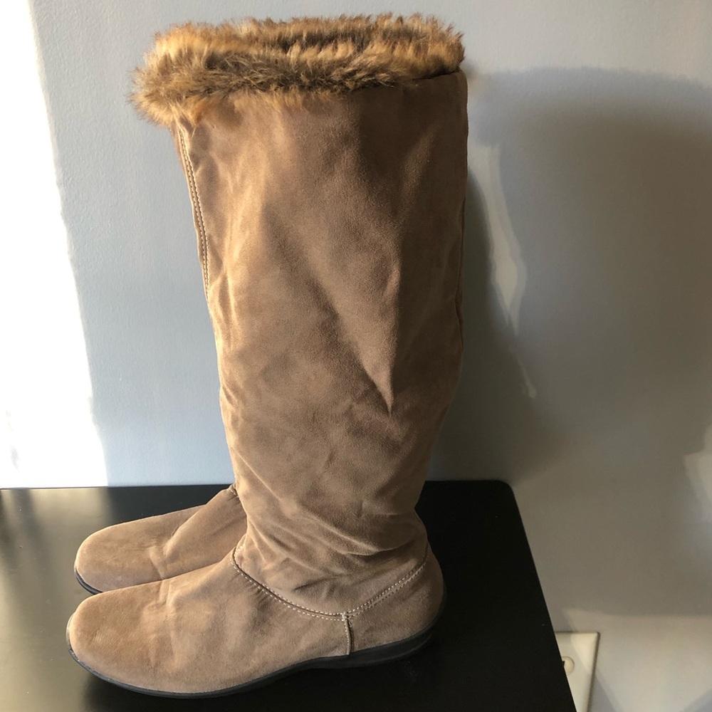 NaturalSoul by Naturalizer- Suede boots with fur interior/top